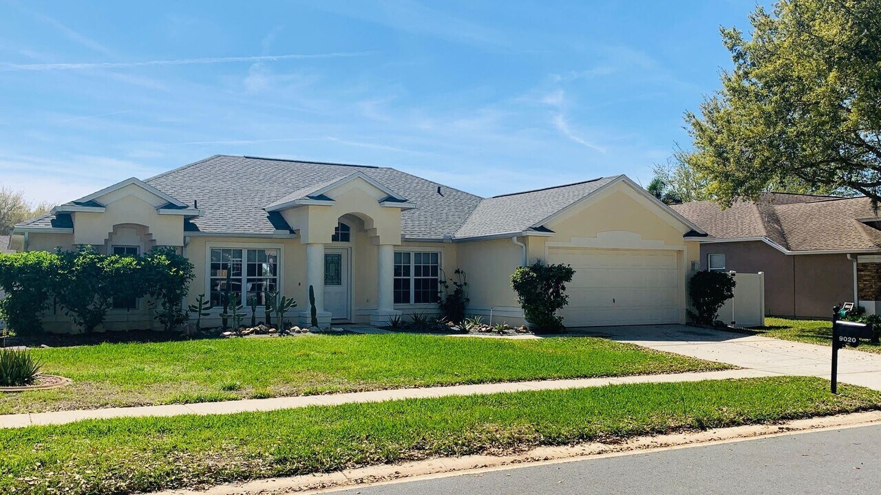 9020 Lake Coventry Ct in Gotha, FL - Building Photo