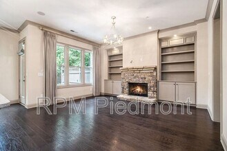 306 Nottaway Ln in Alpharetta, GA - Foto de edificio - Building Photo