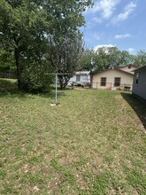 1007 E Grand Ave in Comanche, TX - Building Photo - Building Photo