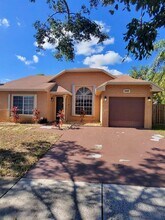 1430 SW 85th Terrace in Pembroke Pines, FL - Building Photo - Building Photo