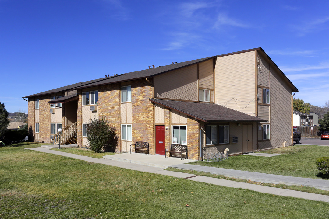 Pinon Manor Apartments in Castle Rock, CO - Building Photo