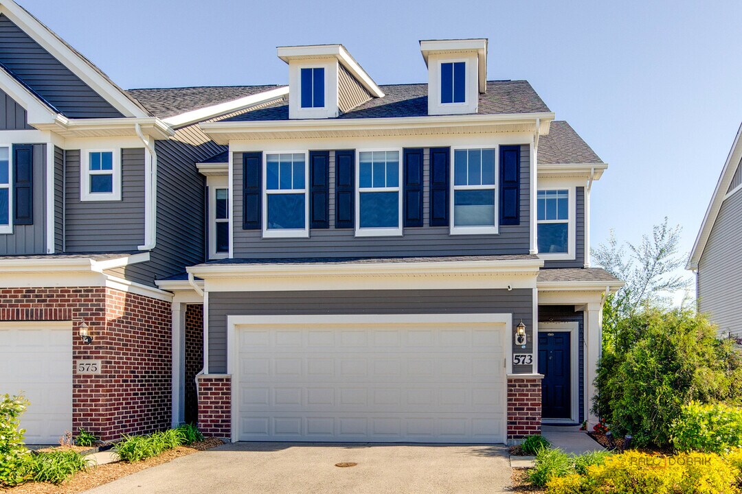 573 Watercress Dr in Aurora, IL - Building Photo
