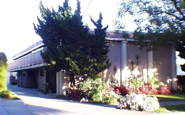 44 N Roosevelt Ave in Pasadena, CA - Building Photo