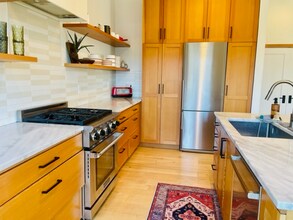 231 NE Hancock St, Unit A in Portland, OR - Building Photo - Building Photo