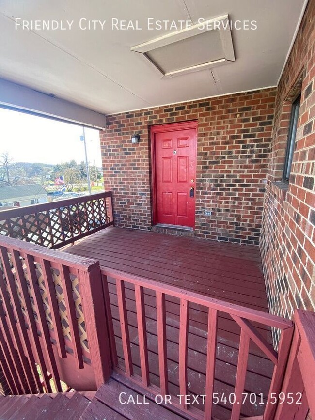 524 Norwood St-Unit -E in Harrisonburg, VA - Building Photo - Building Photo