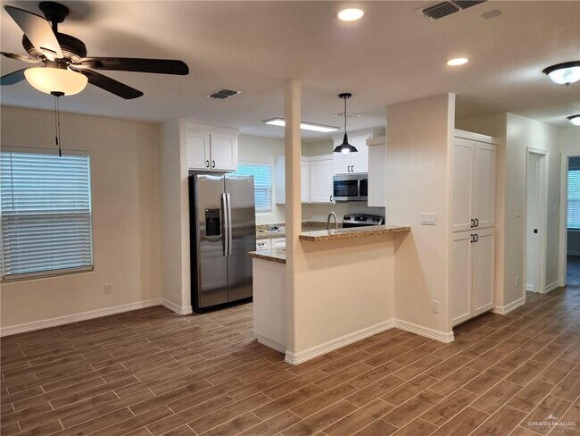 14 E Champion St in Edinburg, TX - Building Photo - Building Photo