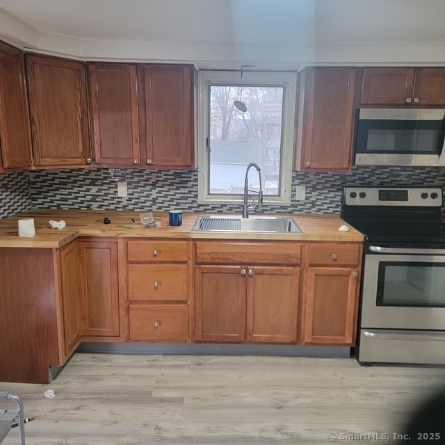34 James St in Bristol, CT - Building Photo