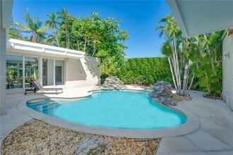 111 S Hibiscus Dr in Miami Beach, FL - Building Photo - Building Photo