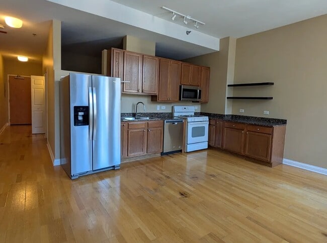 property at 8 W Monroe St