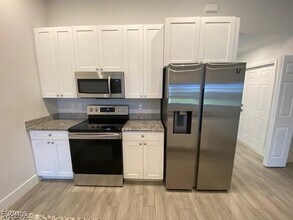 121 SE 13th St in Cape Coral, FL - Building Photo - Building Photo