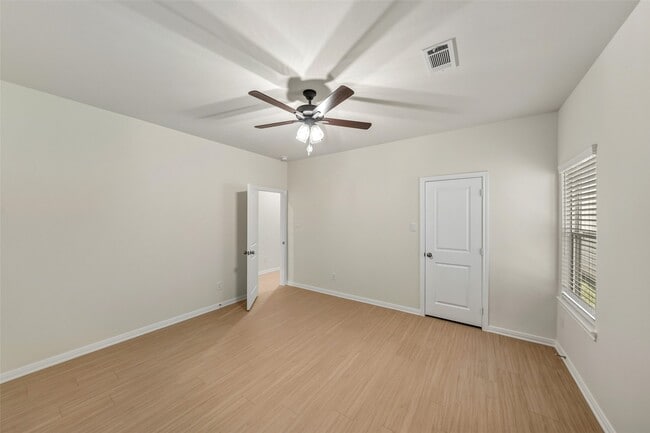 property at 712 W Dallas St