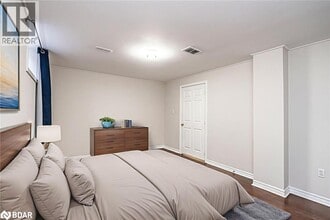 66 Carley Crescent in Barrie, ON - Building Photo - Building Photo