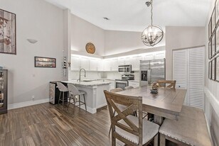 203 Timberlane Cir in Greenacres, FL - Building Photo