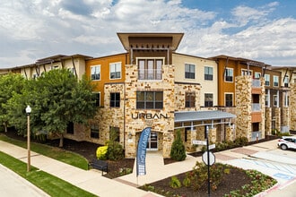 Urban Square in Denton, TX - Foto de edificio - Building Photo