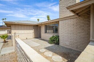 3921 S Kenneth Pl in Tempe, AZ - Building Photo - Building Photo