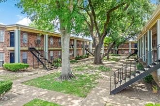 La Carmona in Houston, TX - Foto de edificio - Building Photo