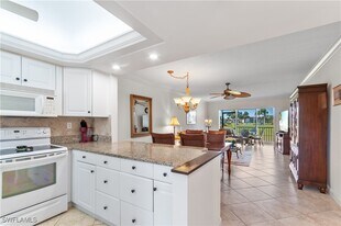 29 High Point Cir E in Naples, FL - Building Photo