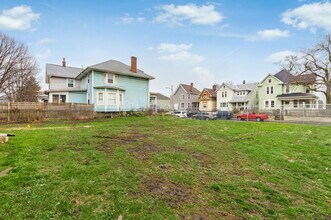 1044 Sullivant Ave in Columbus, OH - Building Photo - Building Photo