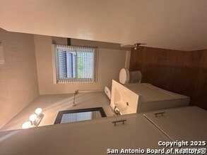 4618 Neer Ave in San Antonio, TX - Foto de edificio - Building Photo