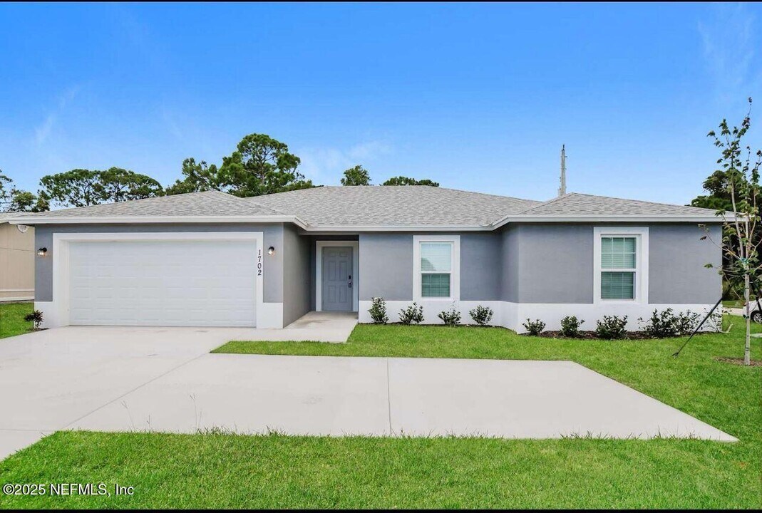 1702 SW Airoso Blvd in Port St. Lucie, FL - Building Photo