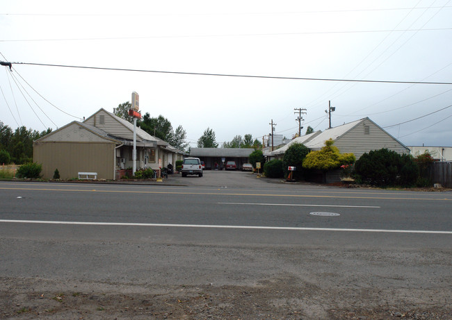 3355 Portland Rd NE in Salem, OR - Building Photo - Building Photo