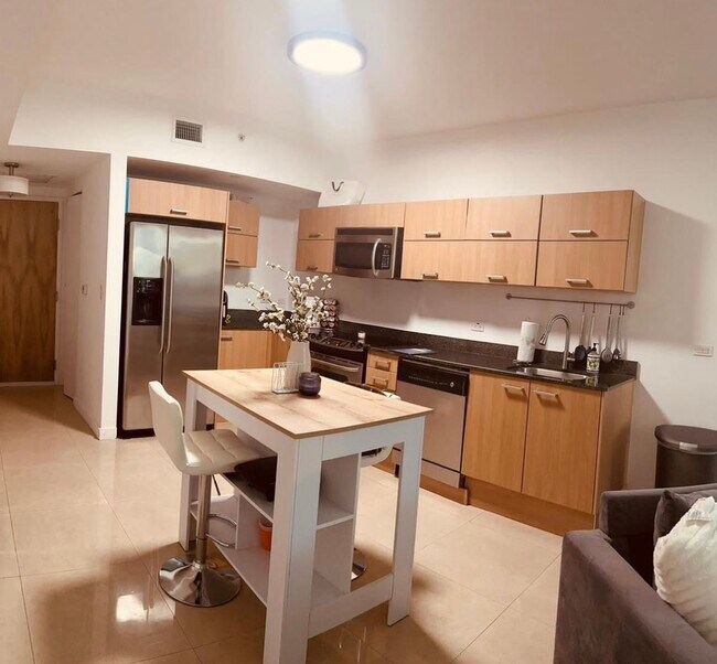 350 S Miami Ave, Unit 1412 in Miami, FL - Building Photo - Building Photo
