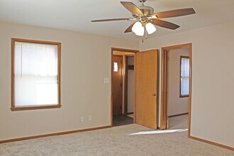 1712 S 8th Ave in Sioux Falls, SD - Building Photo - Building Photo