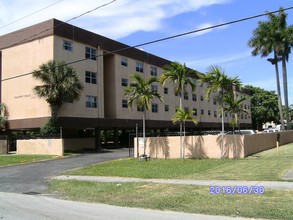 Northview Terrace Apartments in Miami, FL - Building Photo - Building Photo