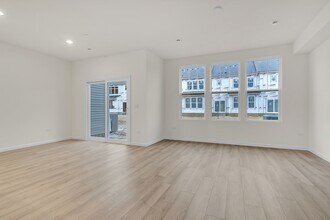 5913 Hawkweed Dr in Naperville, IL - Foto de edificio - Building Photo