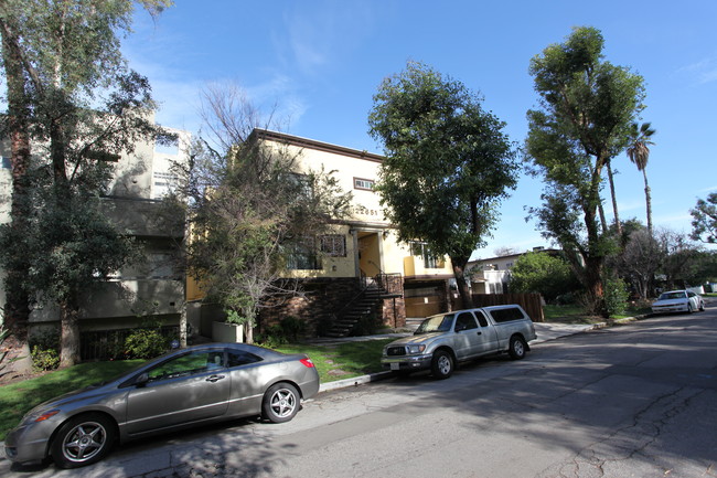 22651 Del Valle St in Woodland Hills, CA - Foto de edificio - Building Photo