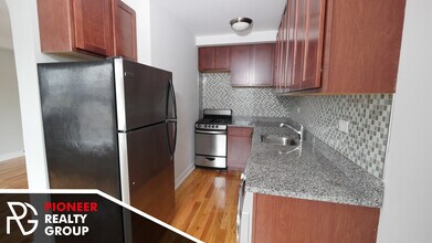 506 W Arlington Pl, Unit 3 in Chicago, IL - Foto de edificio - Building Photo