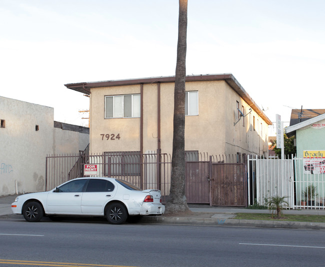 7924 S Main St in Los Angeles, CA - Building Photo - Building Photo