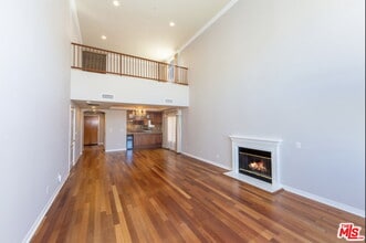 11547 Rochester Ave in Los Angeles, CA - Building Photo - Building Photo