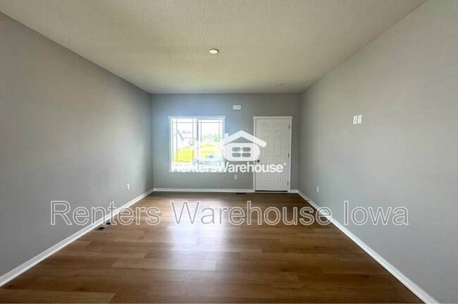 1006 Polk St in De Soto, IA - Building Photo - Building Photo