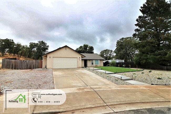 2381 Yellow Finch Way in Anderson, CA - Building Photo - Building Photo