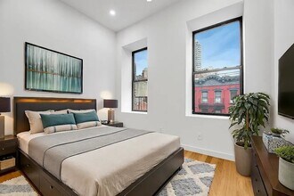 117 First Avenue, Unit 2 in New York, NY - Building Photo - Building Photo