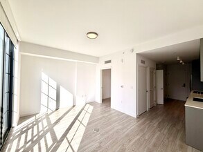 328 NW 33rd St, Unit S10 in Miami, FL - Building Photo - Building Photo