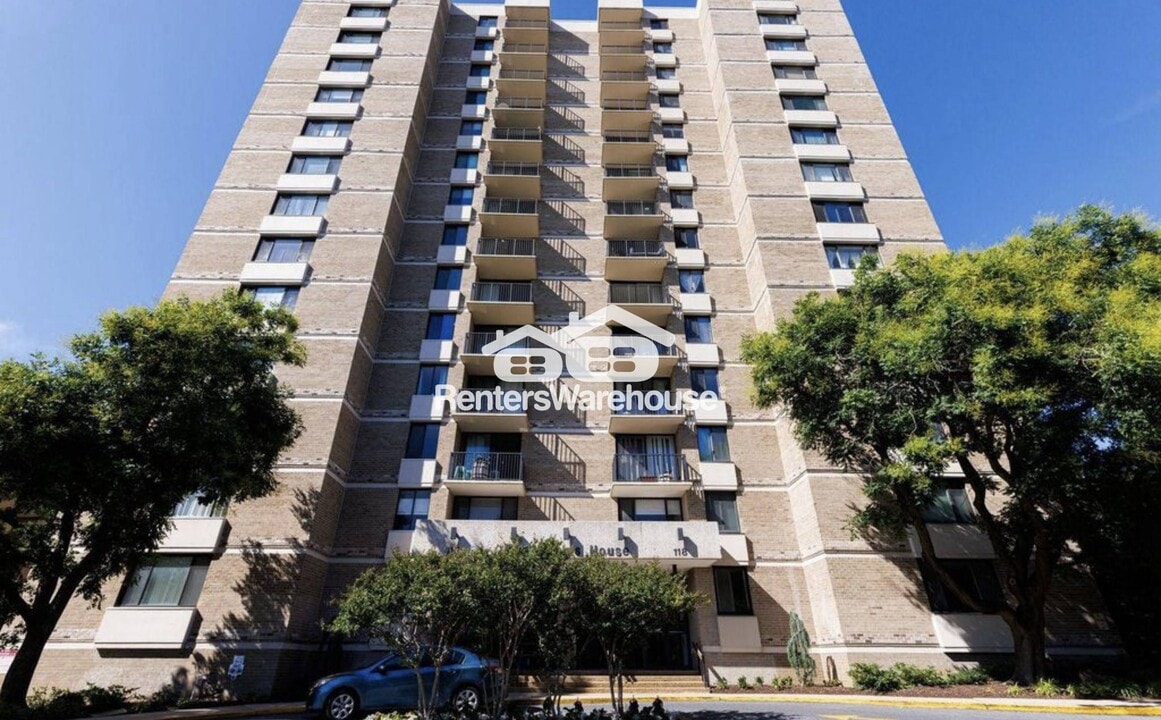 118 Monroe St in Rockville, MD - Building Photo