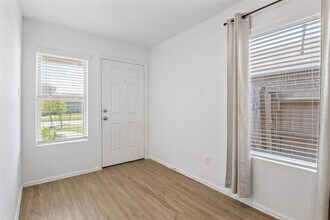9311 Sierra Pt Wy in Baytown, TX - Building Photo - Building Photo