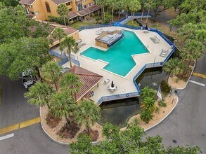 15525 Miami Lakeway N, Unit 207 in Miami Lakes, FL - Building Photo - Building Photo