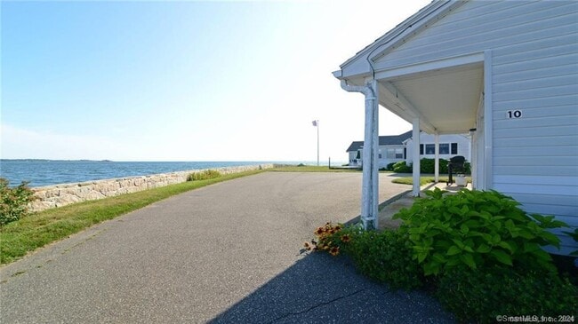 10 Weston Rd in Groton, CT - Building Photo - Building Photo