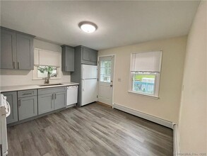 145 Rooster River Blvd in Bridgeport, CT - Building Photo - Building Photo