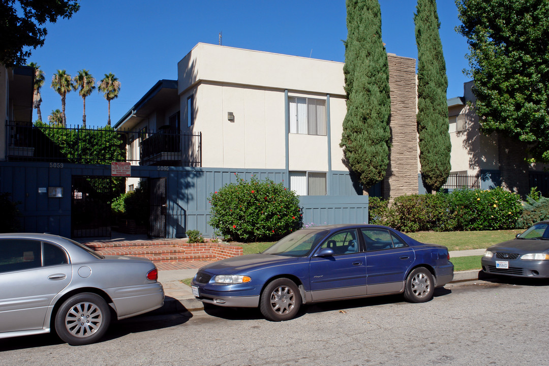 5065 Buffalo Ave in Sherman Oaks, CA - Building Photo