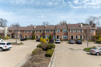 Opra House Square in Lexington, KY - Foto de edificio - Primary Photo