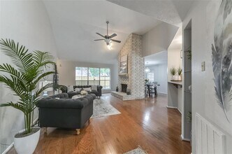 5701 Village Arbour Dr in Katy, TX - Building Photo - Building Photo