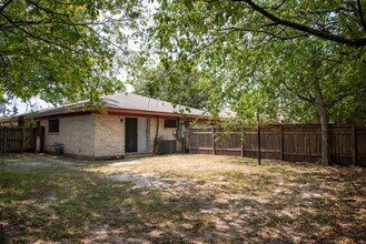1700 Trinity Pl in College Station, TX - Building Photo - Building Photo