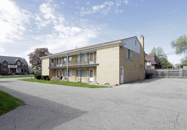 Provincial Manor Apartments in Birmingham, MI - Building Photo - Building Photo