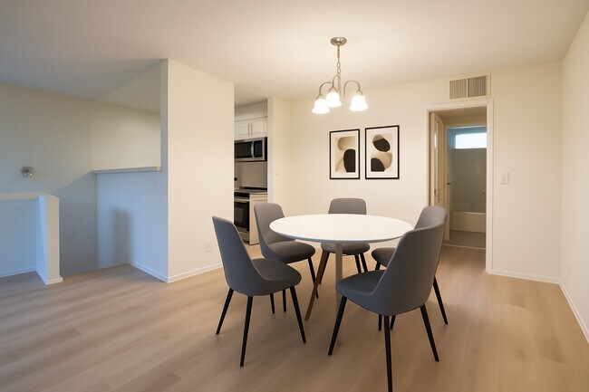 4248 Whitsett Ave in Studio City, CA - Building Photo - Building Photo