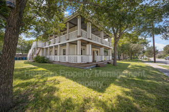 224 Queen Anne Ct in San Antonio, TX - Building Photo - Building Photo