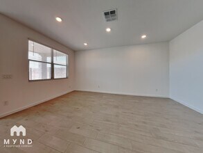 17335 W Sunnyslope Ln in Waddell, AZ - Foto de edificio - Building Photo